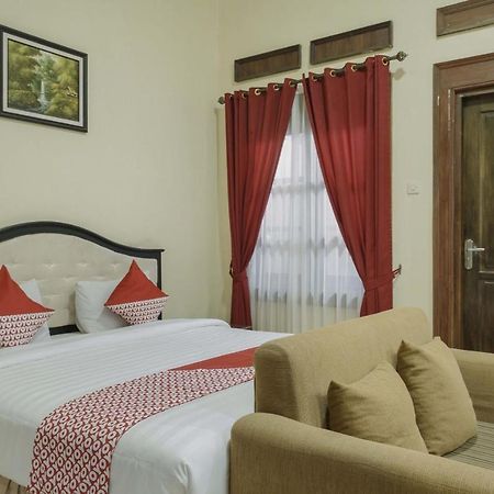 Oyo 804 Ndalem Maharani Guest House Yogyakarta Dış mekan fotoğraf