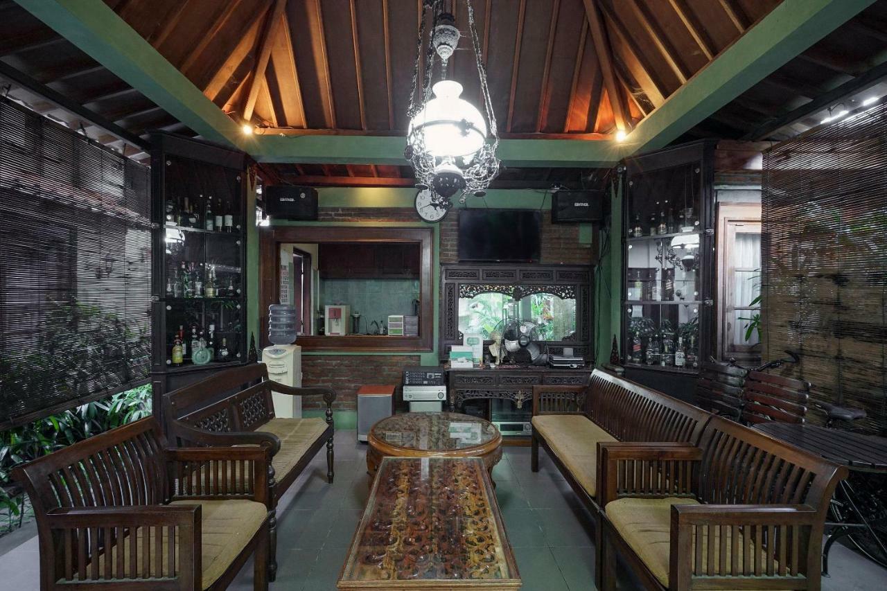 Oyo 804 Ndalem Maharani Guest House Yogyakarta Dış mekan fotoğraf