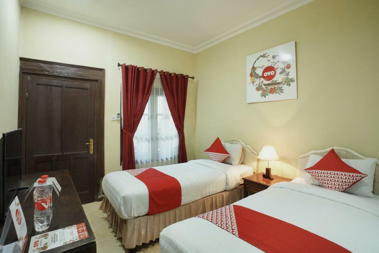 Oyo 804 Ndalem Maharani Guest House Yogyakarta Dış mekan fotoğraf