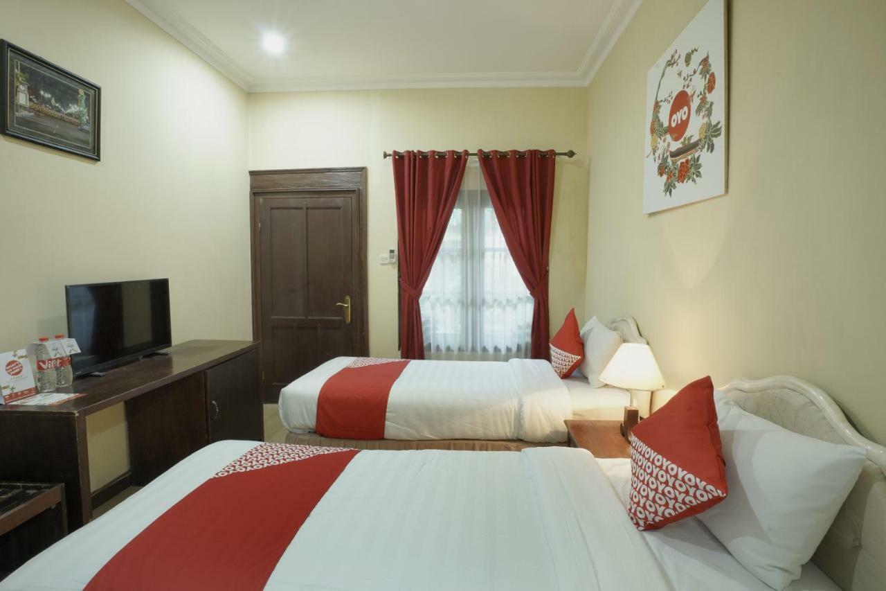 Oyo 804 Ndalem Maharani Guest House Yogyakarta Dış mekan fotoğraf
