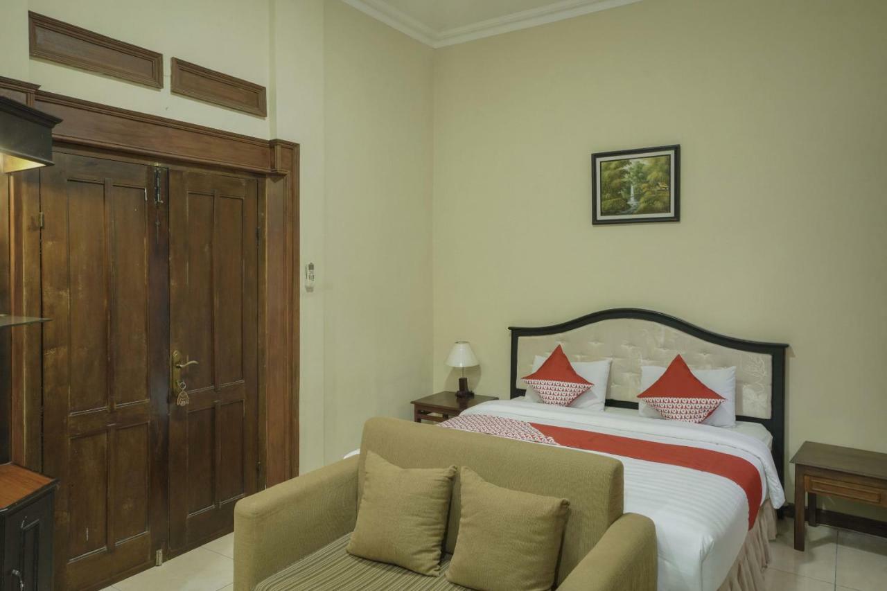 Oyo 804 Ndalem Maharani Guest House Yogyakarta Dış mekan fotoğraf