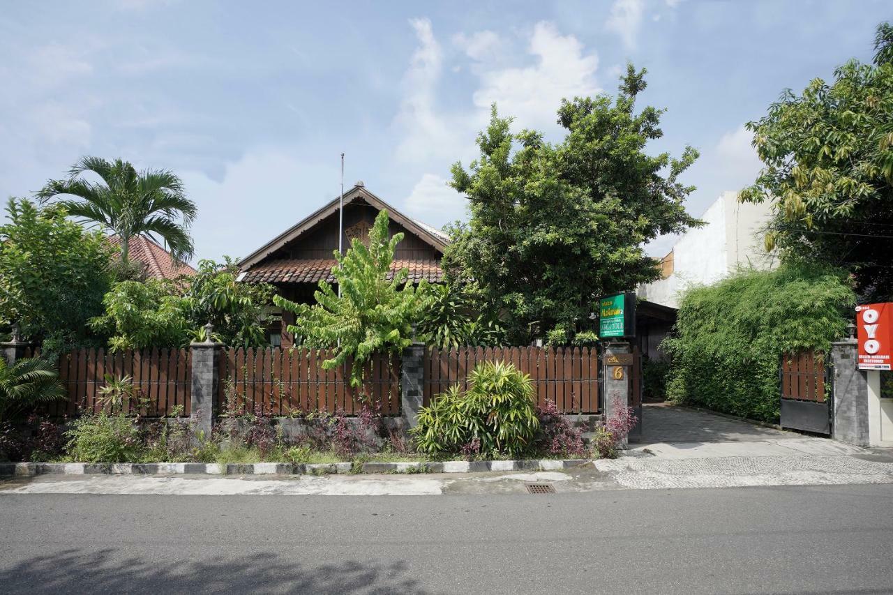 Oyo 804 Ndalem Maharani Guest House Yogyakarta Dış mekan fotoğraf